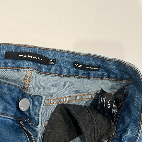 Tahari Kelly Mid Rise Skinny Jeans Size 6/28 distressed - Picture 4 of 11